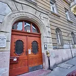 Nanirol At Gellert Bath * Βουδαπέστη