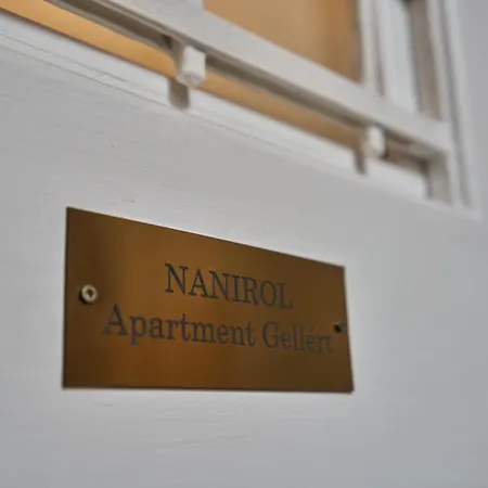 Nanirol At Gellert Bath Apartmán