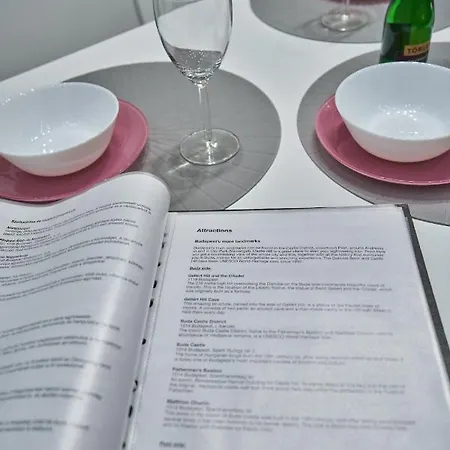 Nanirol At Gellert Bath Apartament *