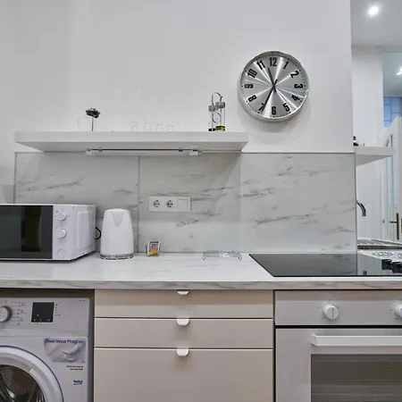 Nanirol At Gellert Bath