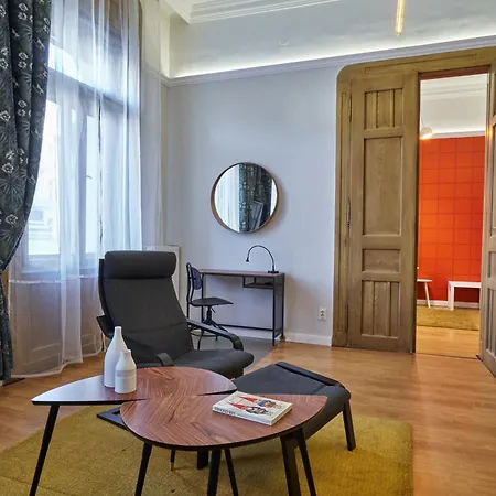 Nanirol At Gellert Bath * بودابست